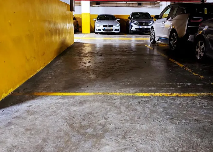 Unique Penthouse Near Livaria Lello - 40m2 Terrace And Free Parking شقة بورتو